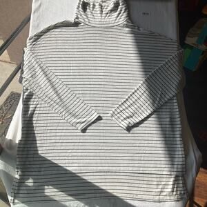 Lucky Brand Women’s Long Sleeve Turtleneck Blouse size S, White & Black Stripes